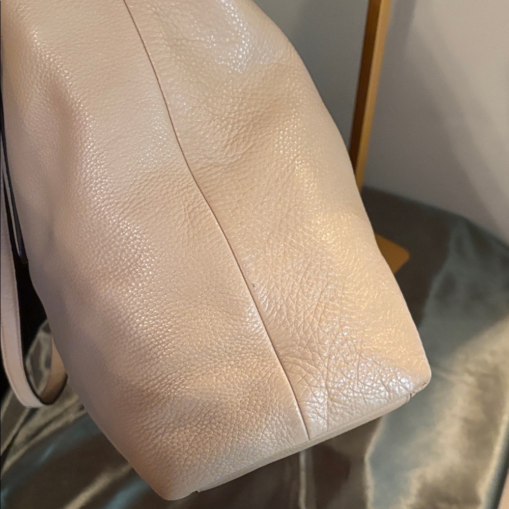 Chicago Coach Ellis Beige Leather Tote with Gold Hardware and Decorative Scarf - Picture 7 of 15